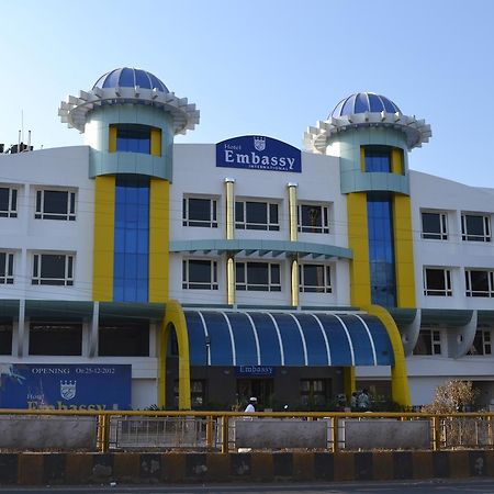 Hotel Embassy International Lātūr Dış mekan fotoğraf