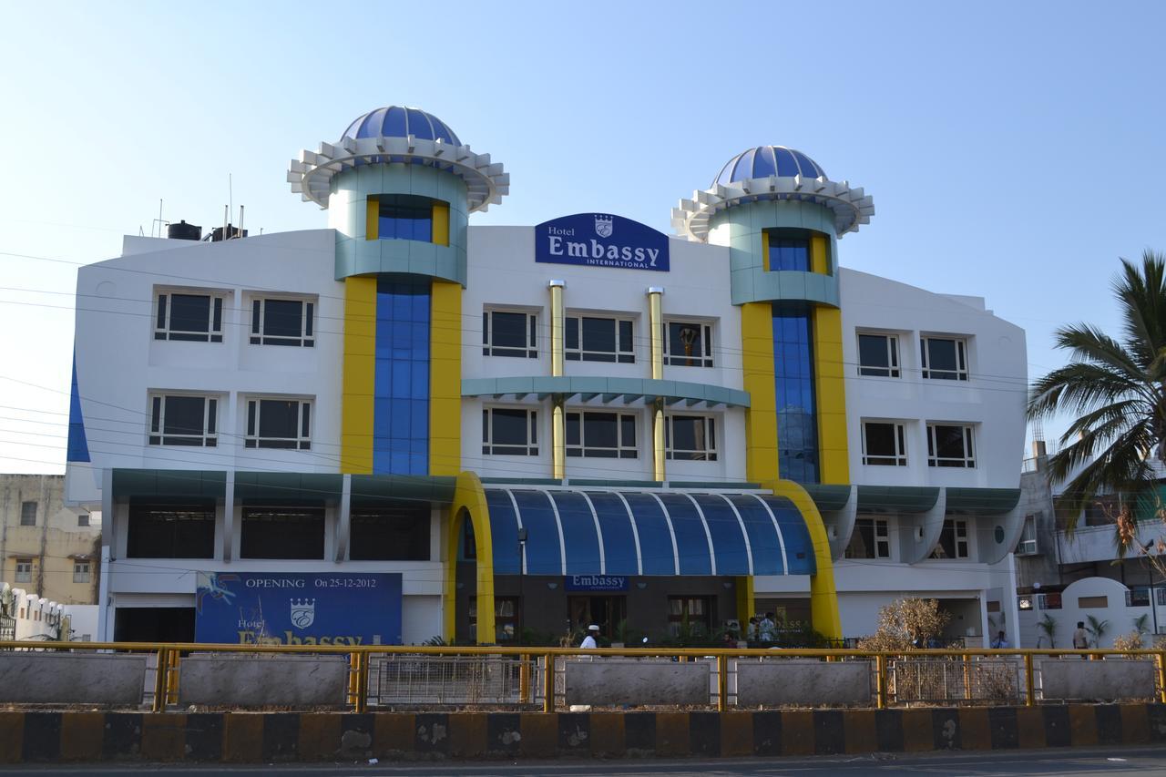 Hotel Embassy International Lātūr Dış mekan fotoğraf